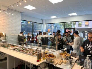 Plus de détails pour 349 Bedford Ave, Brooklyn, NY - Commerce de détail à louer