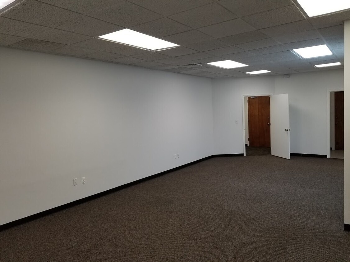 240 Plandome Rd, Manhasset, NY for lease Interior Photo- Image 1 of 2