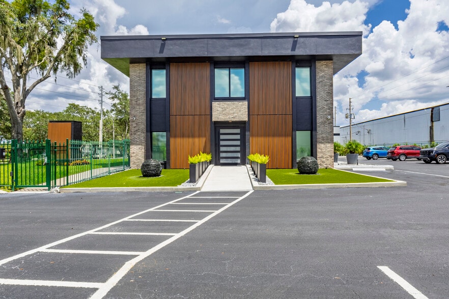 7335 Lake Ellenor Dr, Orlando, FL for sale - Building Photo - Image 3 of 41