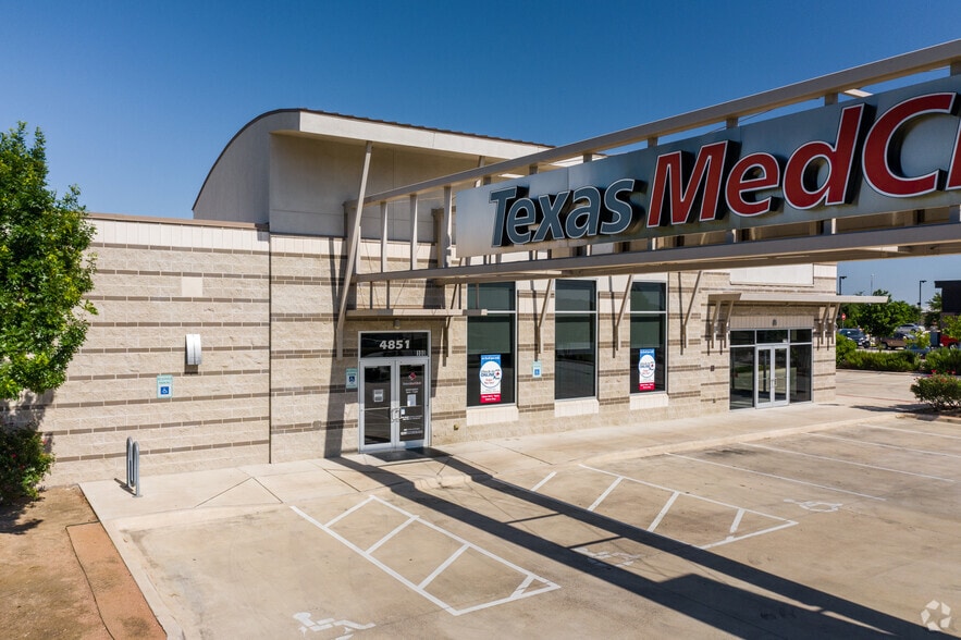 4851 N Interstate 35, Round Rock, TX à louer - Photo du bâtiment - Image 2 de 4