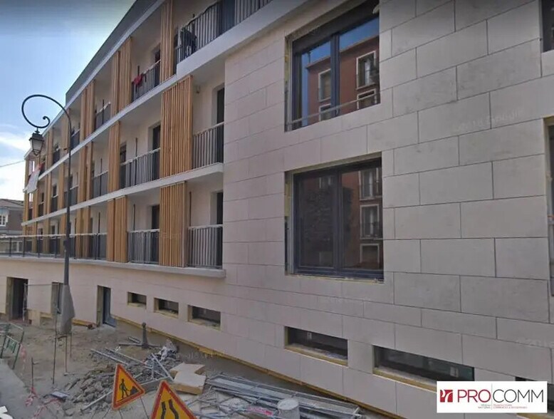 Bureau dans Issy-les-Moulineaux à louer - Photo du bâtiment - Image 2 de 9