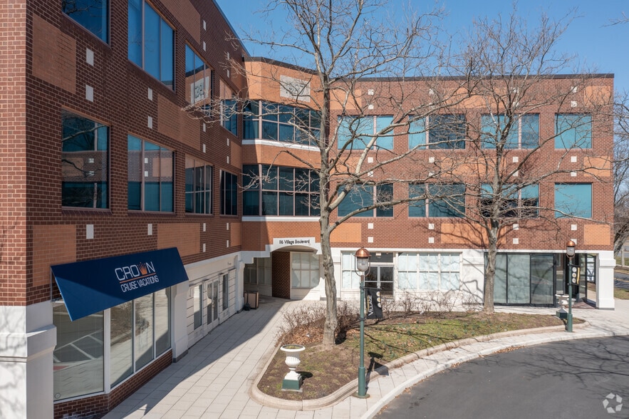 116 Village Blvd, Princeton, NJ à louer - Photo du bâtiment - Image 3 de 4