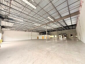 911 E Industrial Cir, Cape Coral, FL for lease Interior Photo- Image 2 of 7
