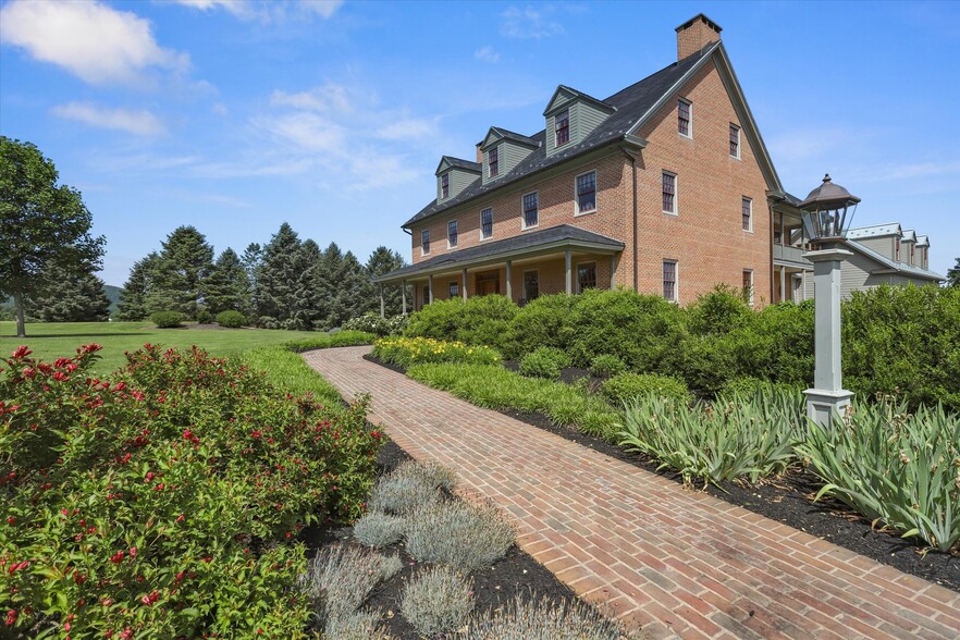 60 Southside Dr, Newville, PA for sale - Building Photo - Image 1 of 49