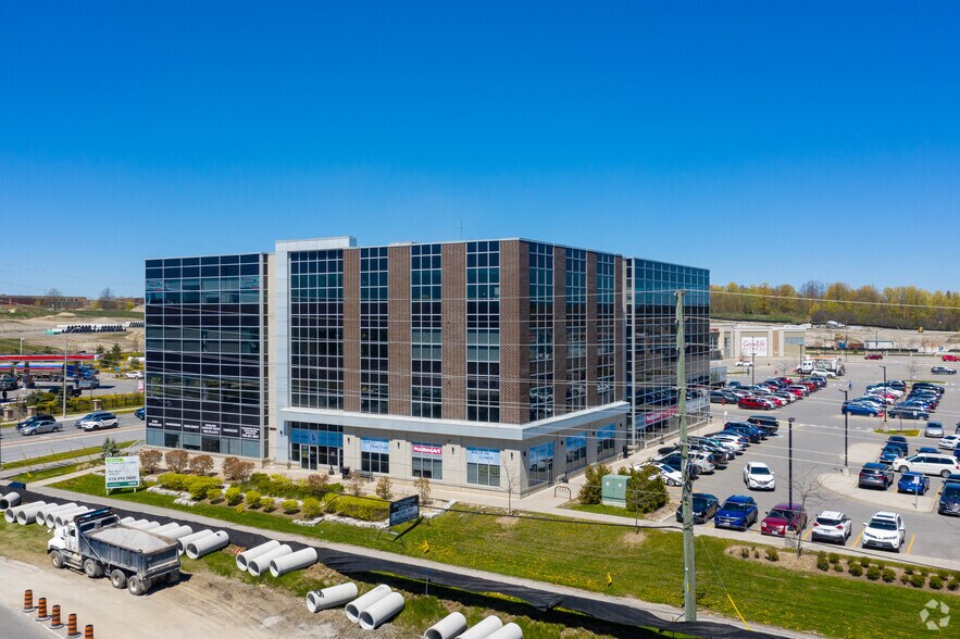 300 Rossland Rd E, Ajax, ON à louer - Photo du bâtiment - Image 1 de 8