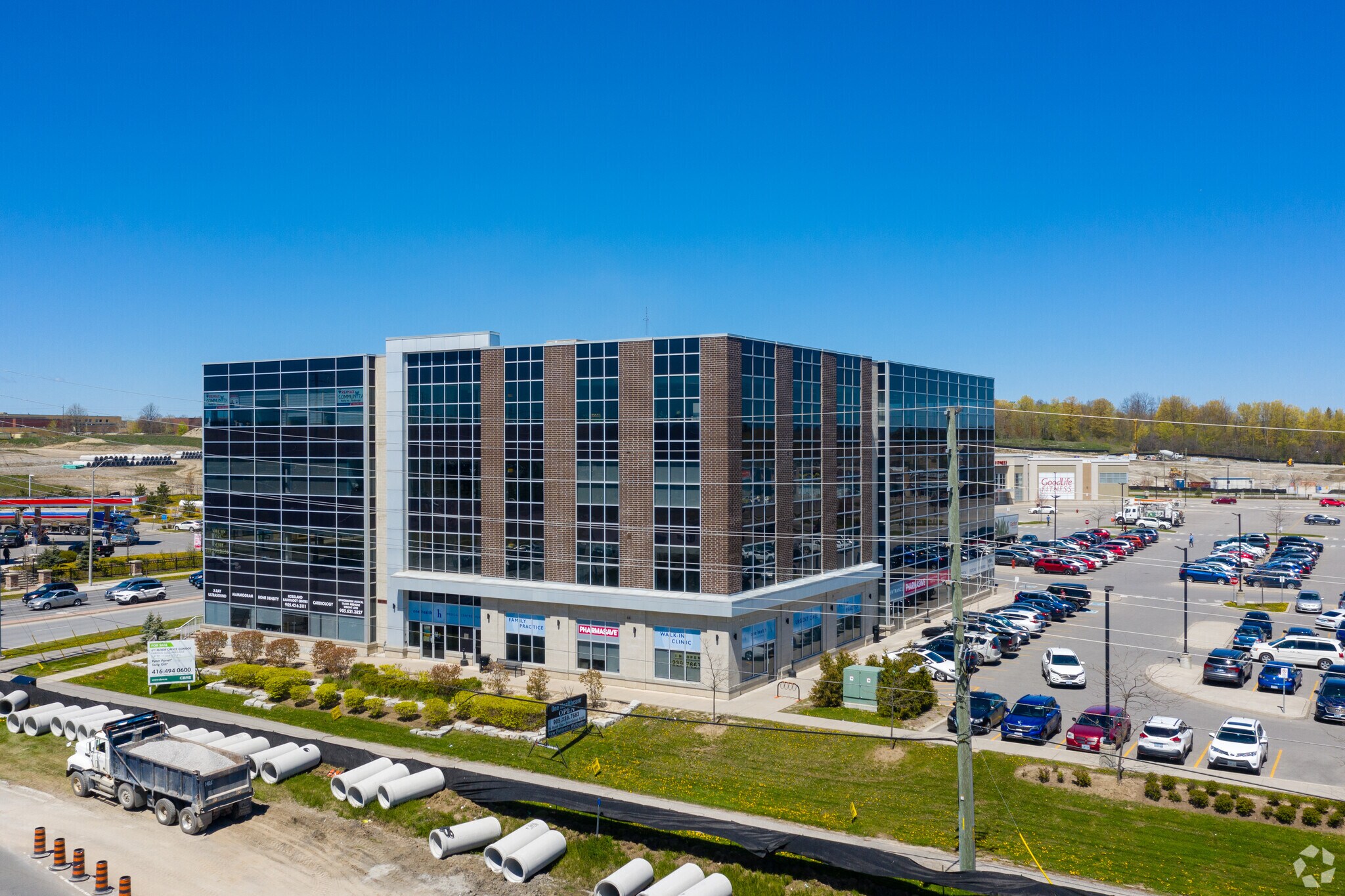 300 Rossland Rd E, Ajax, ON à louer Photo du bâtiment- Image 1 de 11