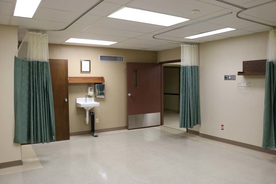 28 N 64th St, Belleville, IL for sale - Interior Photo - Image 3 of 3