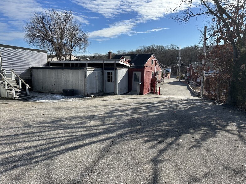 879 W Jericho Tpke, Smithtown, NY à louer - Photo du bâtiment - Image 2 de 20