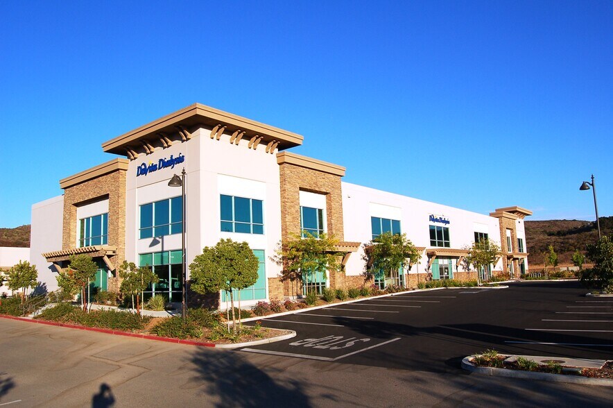 868 Patriot Dr, Moorpark, CA à vendre - Photo du bâtiment - Image 1 de 3