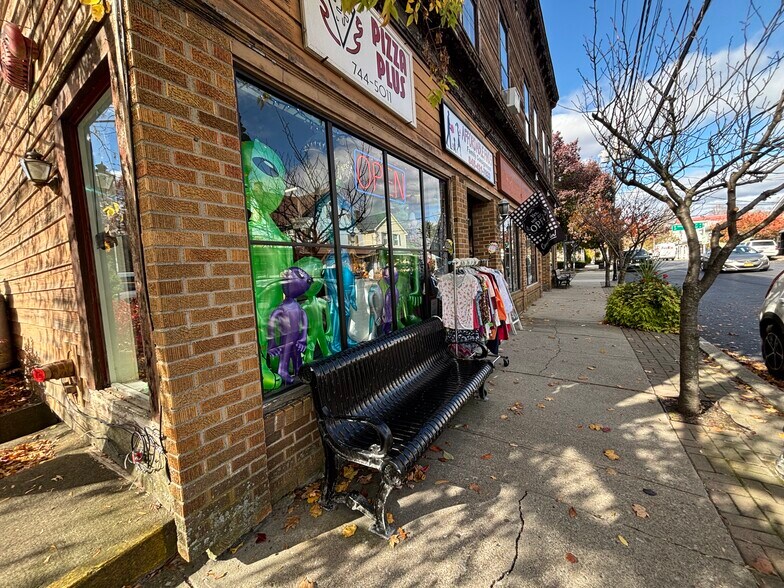 65 Main St, Pine Bush, NY à louer - Photo du bâtiment - Image 2 de 11