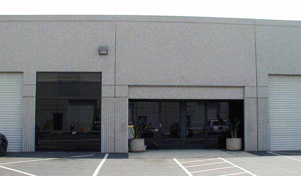 2401 W 208th St, Torrance, CA à louer - Photo du bâtiment - Image 1 de 3