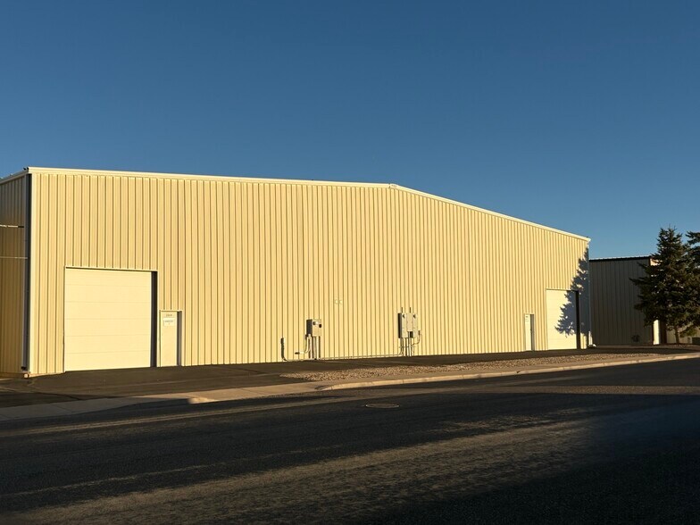 2260 Aviation Way, Cedar City, UT à vendre - Photo du bâtiment - Image 2 de 3