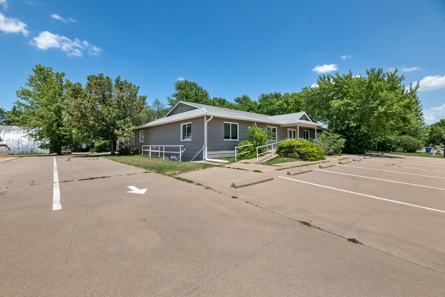 106 Shadybrook Dr, Cheney, KS à vendre - Photo du bâtiment - Image 2 de 63