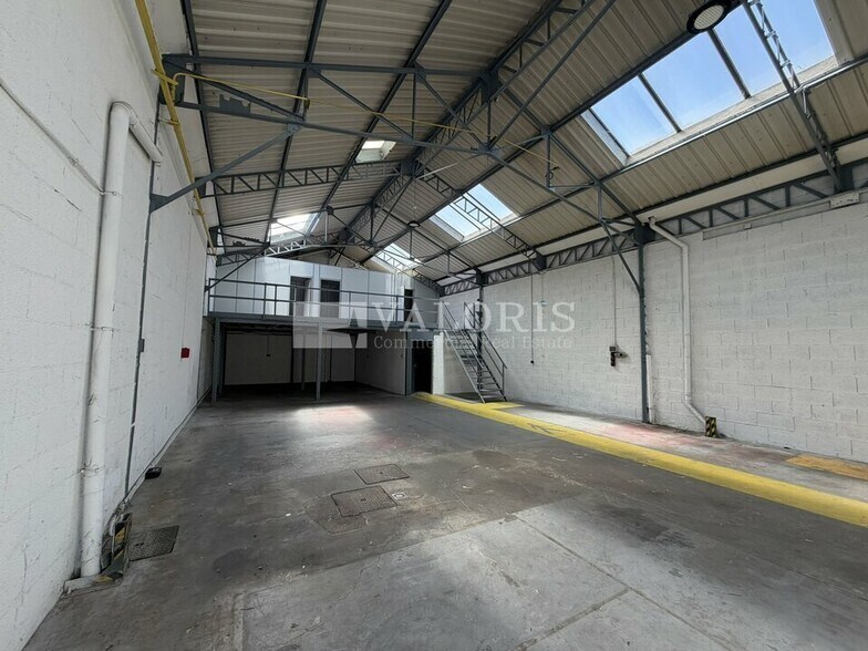 2 Chemin Du Génie - Parc Du Genie, Vénissieux for lease - Interior Photo - Image 3 of 9