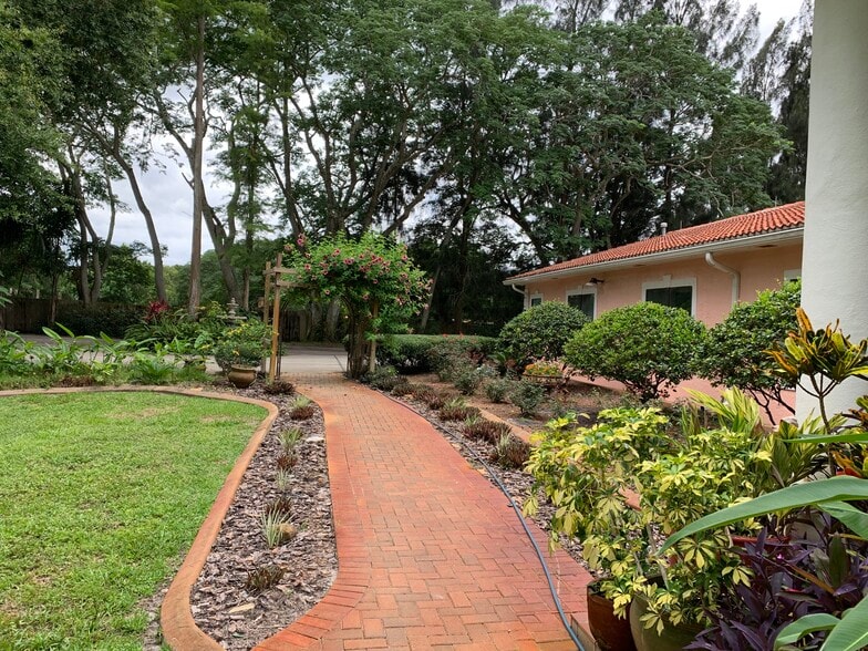 722 E Lake Rd S, Tarpon Springs, FL for sale - Building Photo - Image 3 of 19
