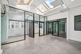 41 Rue Saint-Sébastien, Paris for lease Interior Photo- Image 2 of 11