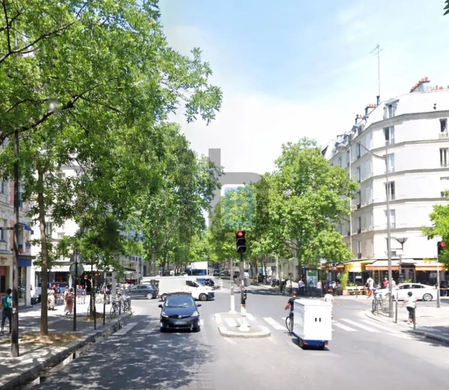 Retail in Paris for lease Building Photo- Image 1 of 4