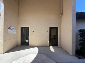 421 Commercial Ct, Venice, FL à louer Photo du bâtiment- Image 2 de 16