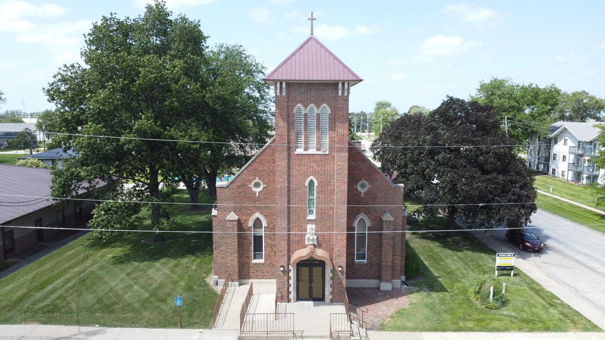 250 4th St, Waukee, IA for lease Building Photo- Image 1 of 11