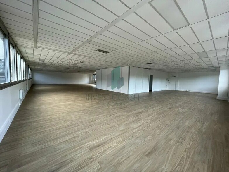 Flex in Gennevilliers for lease - Interior Photo - Image 3 of 9