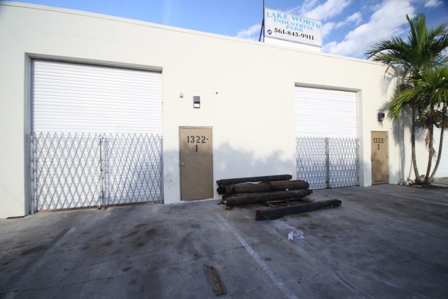 702 14th Ave S, Lake Worth, FL à louer - Photo du bâtiment - Image 3 de 7