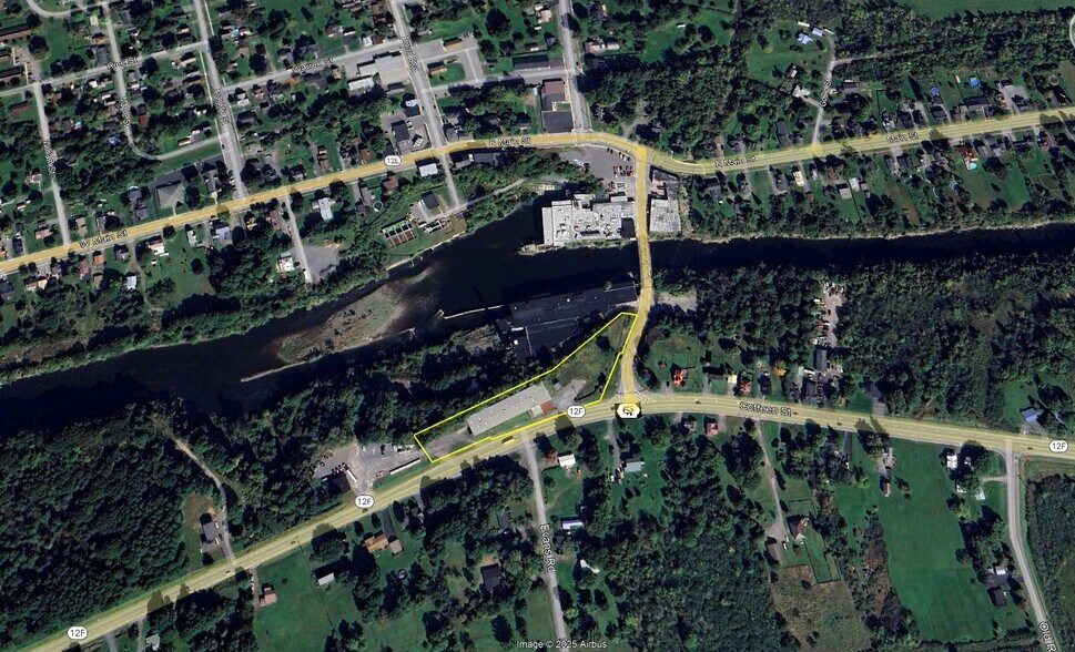 19441 State Route 12F, Brownville, NY à vendre - Photo du bâtiment - Image 2 de 11