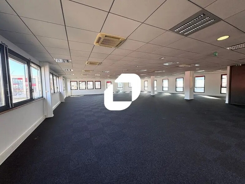 Bureau dans Saint-Priest à vendre - Photo intérieure - Image 3 de 11