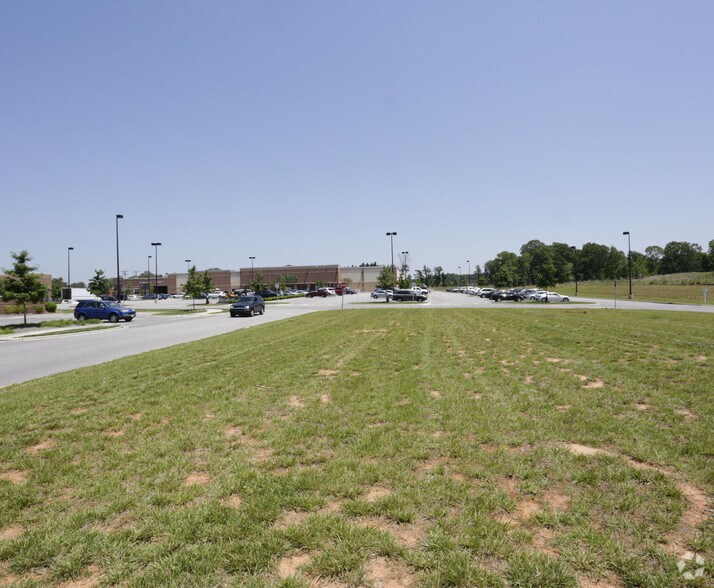 6730 Matthews Mint Hill Rd, Mint Hill, NC à louer - Photo du bâtiment - Image 3 de 7