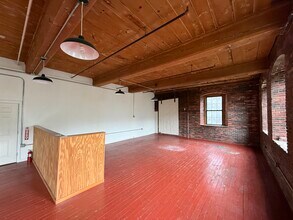 22 Canal St, Somersworth, NH à louer Photo intérieure- Image 2 de 4