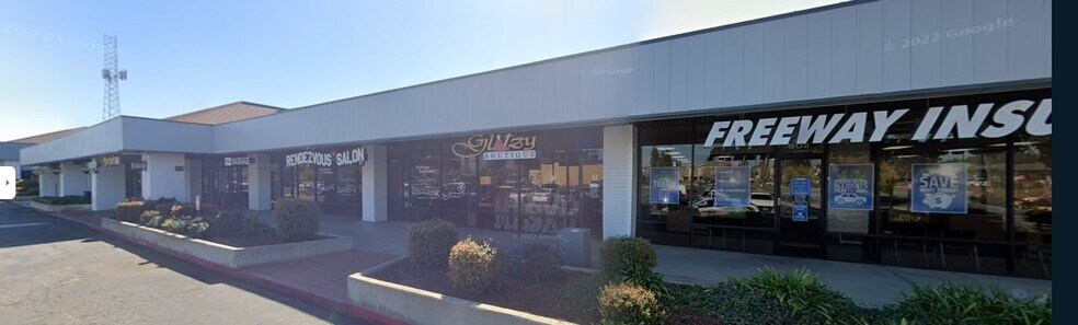 4823 Stockdale Hwy, Bakersfield, CA à louer - Photo du bâtiment - Image 2 de 12