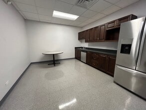 1300 Higgins Rd, Park Ridge, IL à louer Photo intérieure- Image 2 de 10