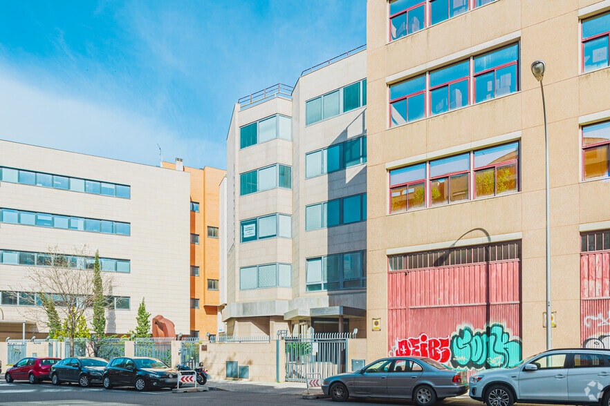 Calle Cronos, 18, Madrid, Madrid for sale - Building Photo - Image 2 of 3
