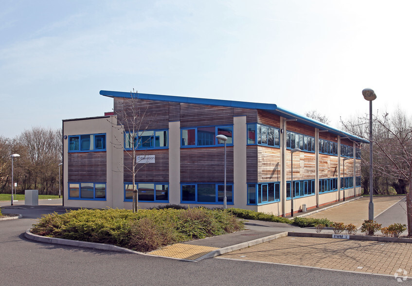 9-12 Whittle Ct, Milton Keynes for lease - Primary Photo - Image 1 of 2