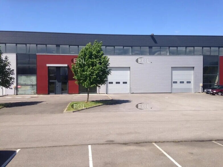 Industrial in Élancourt for lease - Building Photo - Image 2 of 4
