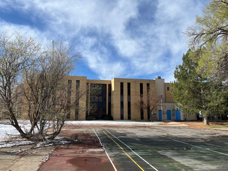 UC Health Anschutz Medical Campus portfolio of 2 properties for sale on LoopNet.ca - Primary Photo - Image 2 of 2