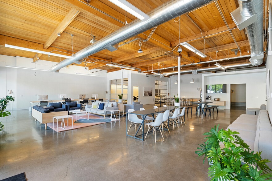 2705-2717 SE Ankeny St, Portland, OR for lease - Building Photo - Image 3 of 8