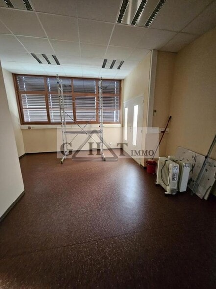 Industrial in Thomery for sale - Interior Photo - Image 2 of 9