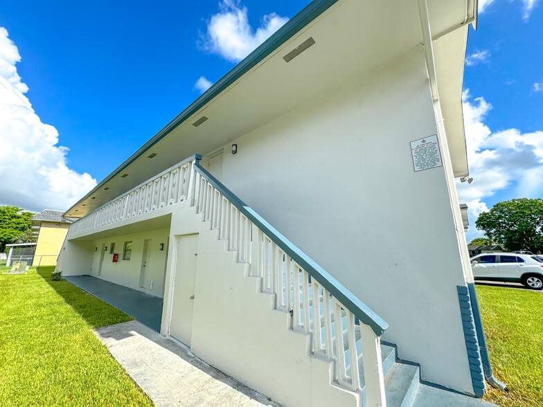 881 SW 74th Ave, North Lauderdale, FL for sale - Building Photo - Image 2 of 19