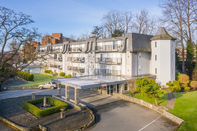 Plus de détails pour 133 Gorge Rd E, Victoria, BC - Commerce de détail à louer