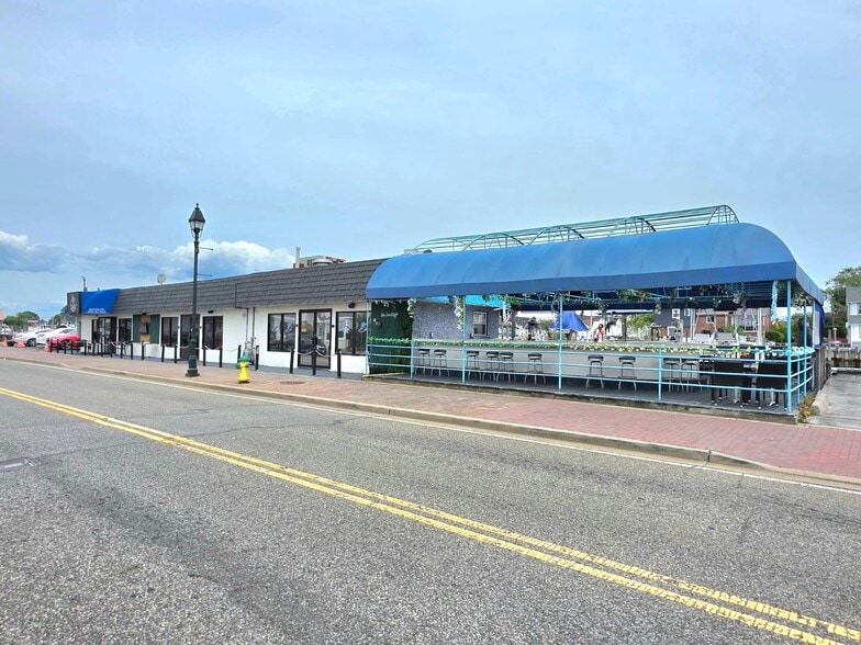 103 Woodcleft Ave, Freeport, NY for sale - Building Photo - Image 2 of 15