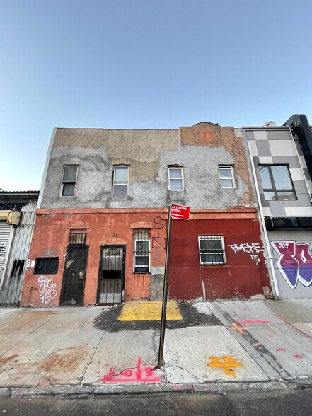 1675 E New York Ave, Brooklyn, NY à vendre - Photo du bâtiment - Image 3 de 11