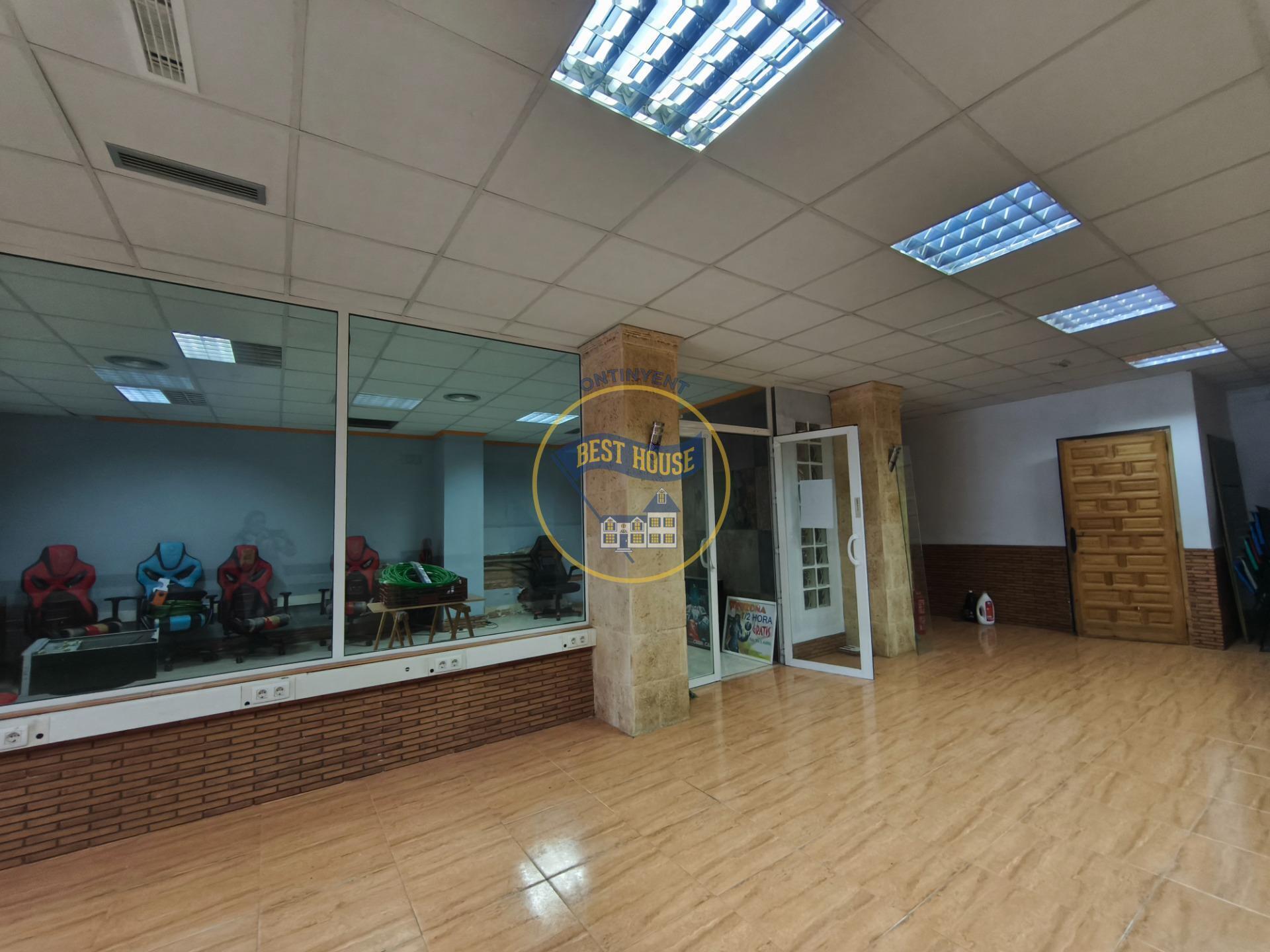 Retail in Ontinyent, Valencia for lease Interior Photo- Image 1 of 12