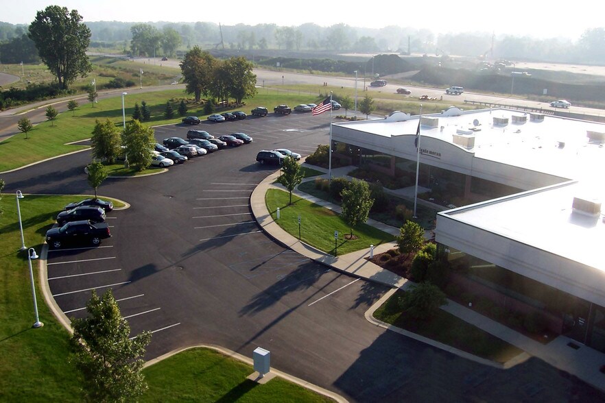 511 Renaissance Dr, Saint Joseph, MI for sale - Primary Photo - Image 1 of 1