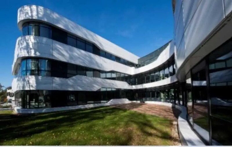 Office in CHAMPAGNE-AU-MONT-D'OR for lease - Building Photo - Image 2 of 8