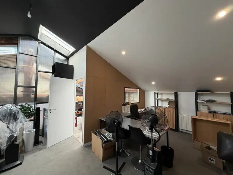 73 Rue Paul Et Marc Barbezat, Décines-Charpieu for lease - Interior Photo - Image 3 of 6