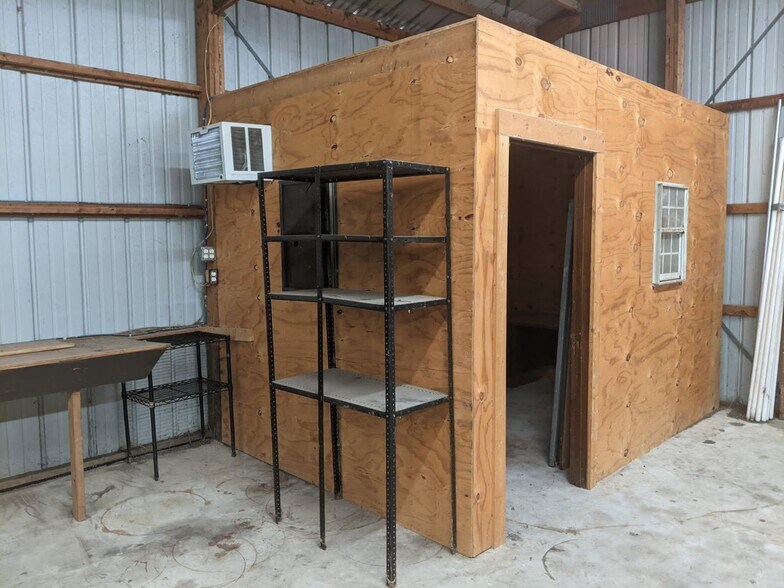 377 Partnership Rd, Seguin, TX à louer - Photo du bâtiment - Image 2 de 15