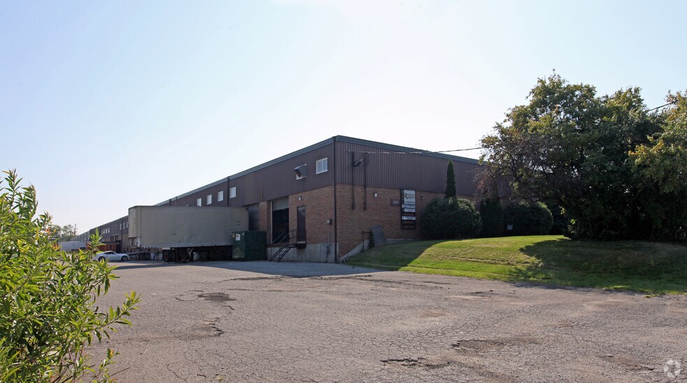 895 Dillingham Rd, Pickering, ON à louer - Photo du bâtiment - Image 2 de 2