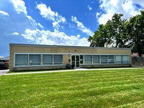 1935 Stanley St, Northbrook, IL for lease Building Photo- Image 1 of 5