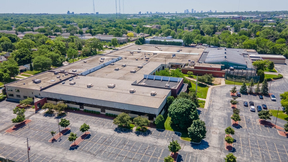 5055 N Lydell Ave, Glendale, WI for sale - Building Photo - Image 2 of 14