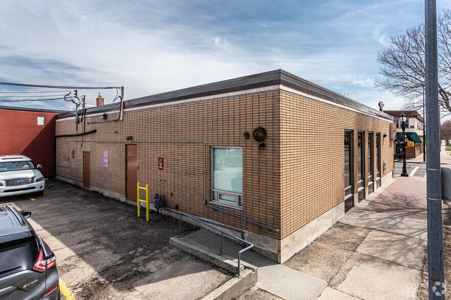 3924 118th Ave NW, Edmonton, AB à vendre - Photo du bâtiment - Image 2 de 2